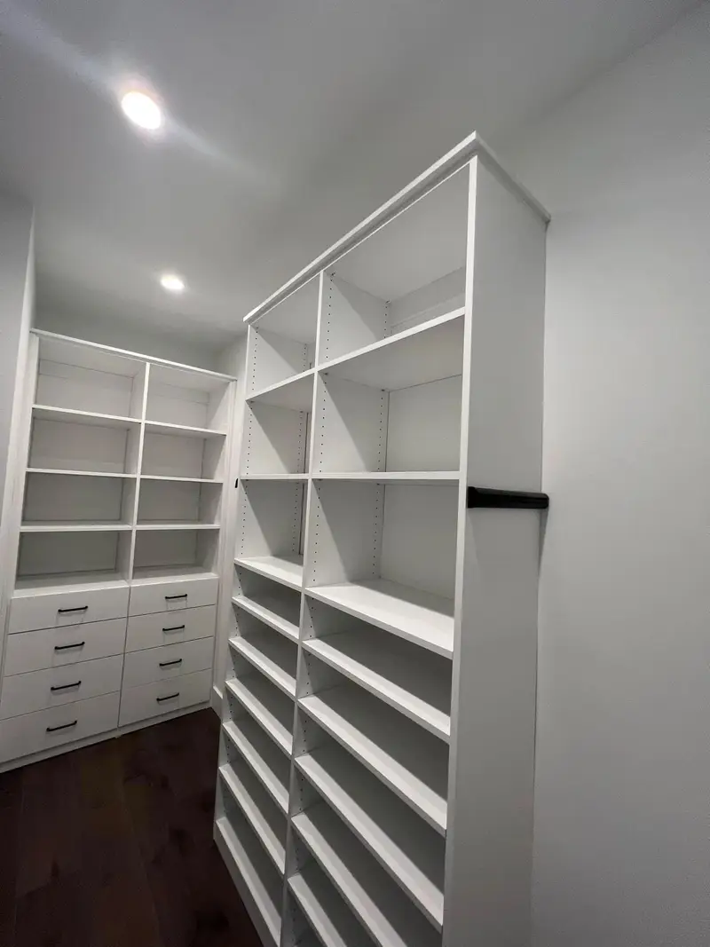Custom carpentry · Built-in wardrobe